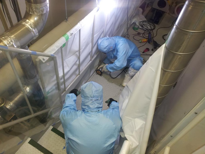 クリーンルーム内作業